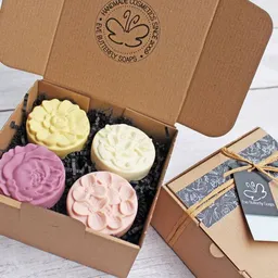 Eve Butterfly Soaps Eve Butterfly Soaps Soapbox "Bunch of Flowers" Geschenkset mit 4 Blumenseifen á 70 g – Produktbild 1 von 1