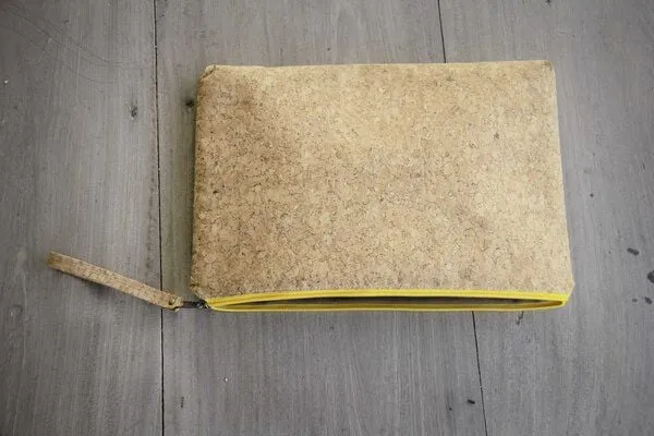 BY COPALA BY COPALA iPad/ Tablet/ Laptop case 12 Zoll, Kork Hülle MacBook Tasche, Natur, – Produktbild 1 von 3