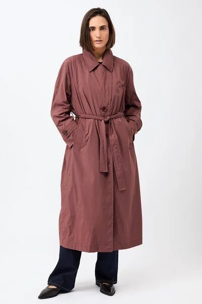 LangerChen LangerChen Leichter Trenchcoat, klassisch geschnitten mit Raglannaht, Rubywood (rot), – Produktbild 1 von 4