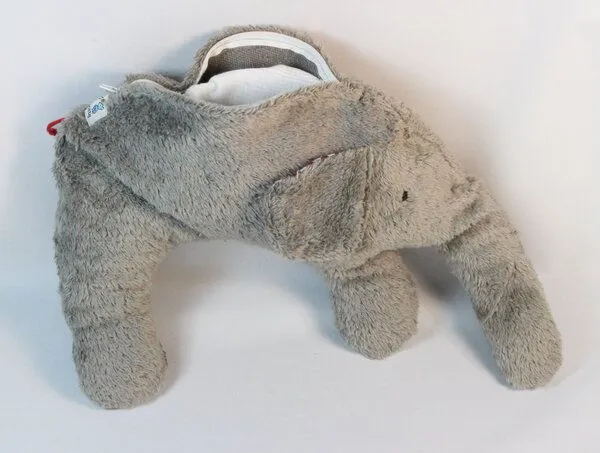 Pat und Patty Pat und Patty Kuschelkissen/Nackenkissen/Nackenhörnchen "Elefant" EL-312,Füllung: Dinkelspelz bzw. Hirsespelz, Hellgrau, – Produktbild 1 von 3