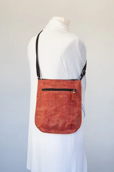 Smateria Smateria Umhänge-Tasche Pascal S, Lachsrot (rot), – Produktbild 3 von 4