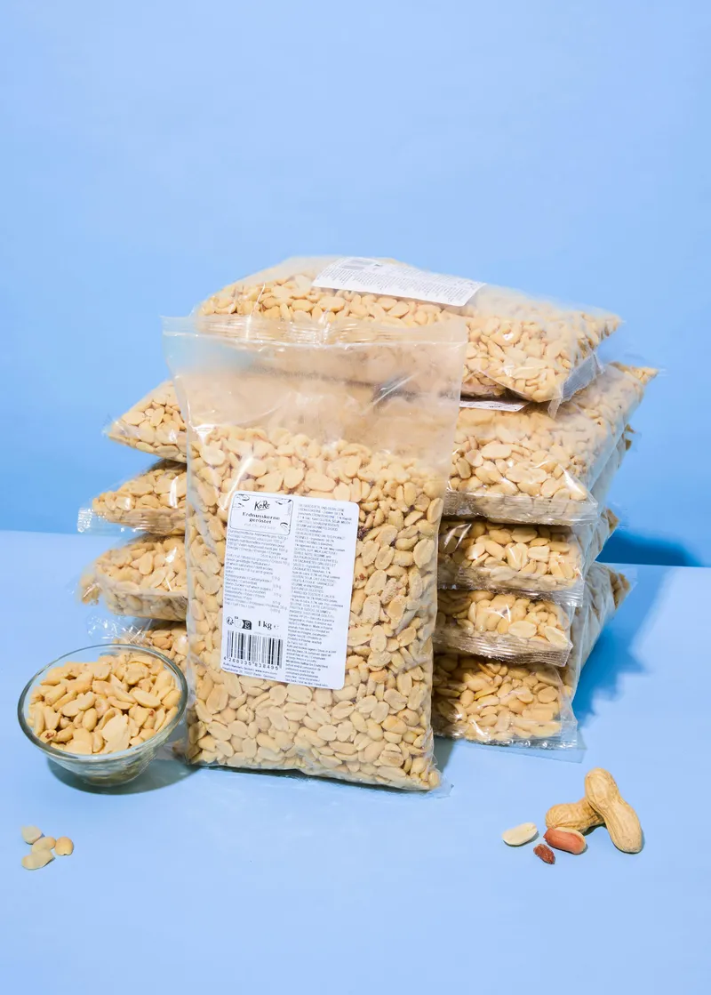 KoRo Geröstete Erdnusskerne mit Salz und Öl 10 x 1 kg – Produktbild 2 von 5