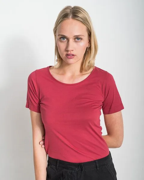 Alma & Lovis Alma & Lovis Basic T-Shirt aus 100% Bio-Baumwolle ‚Tee‘, Rot, – Produktbild 2 von 4