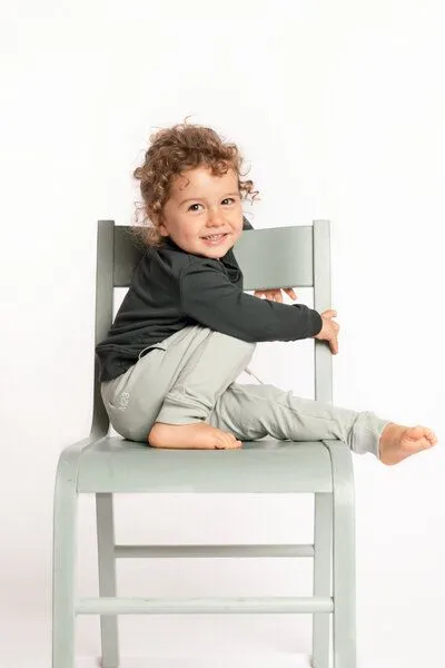 M23 M23 Kinder Sweater aus Biobaumwolle, Modell "Charlie", Olivgrün, – Produktbild 4 von 4