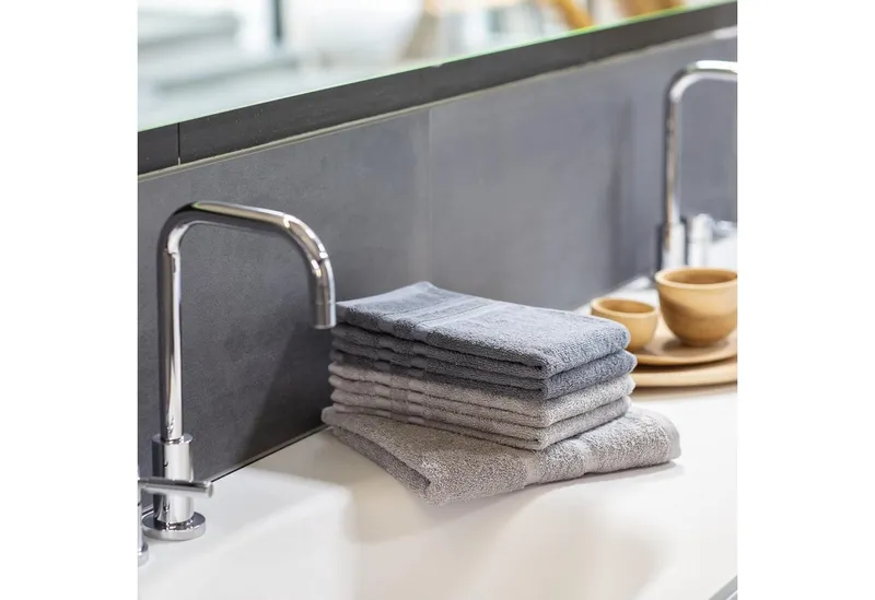 Schiesser Schiesser Badematte Miro aus flauschigem Baumwoll-Frottier, strapazierfähig, fußbodenheizungsgeeignet, Baumwolle, rechteckig, OEKO-TEX® MADE IN GREEN, Silberfarben, – Produktbild 1 von 2