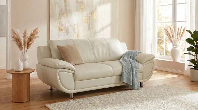 TRENDMANUFAKTUR 2-Sitzer Rondo 178 cm, 2-Sitzer, komfortabel, Federkern optional, Chromfüße, Couch wahlweise mit Federkern und in verschiedenen Bezügen bestellbar, Weiß, – Produktbild 1 von 5