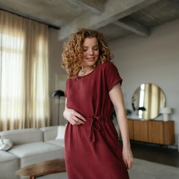 NORDLICHT NORDLICHT Damen Musselin Kleid aus 100% Bio-Baumwolle ELIN, Rot (bordeaux rot), – Produktbild 3 von 4
