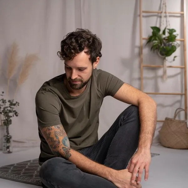 Vresh Clothing Vresh Clothing Vinn - T-Shirt aus Biobaumwolle, Olive, – Produktbild 4 von 4