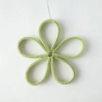 matilda k manufaktur matilda k. manufaktur minimalistische zarte Filzblüten 'flora' – zeitlose Dekoration in vielen wunderschönen Farben, Salbeigrün, – Produktbild 1 von 1