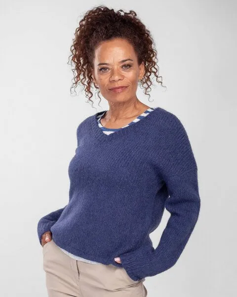 Alma & Lovis Alma & Lovis Pullover im Alpaka-Material-Mix | Suri V-Neck, Blue (blau), – Produktbild 1 von 4