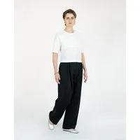keijn keijn Hose NEUTH - Zeitlose Bundfaltenhose aus tiefschwarzem Twill – Produktbild 1 von 1