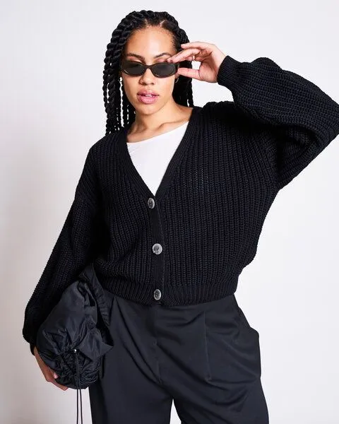 JAN N JUNE JAN N JUNE V-Ausschnitt Strickjacke LENA aus Baumwolle GOTS, Schwarz, – Produktbild 1 von 5