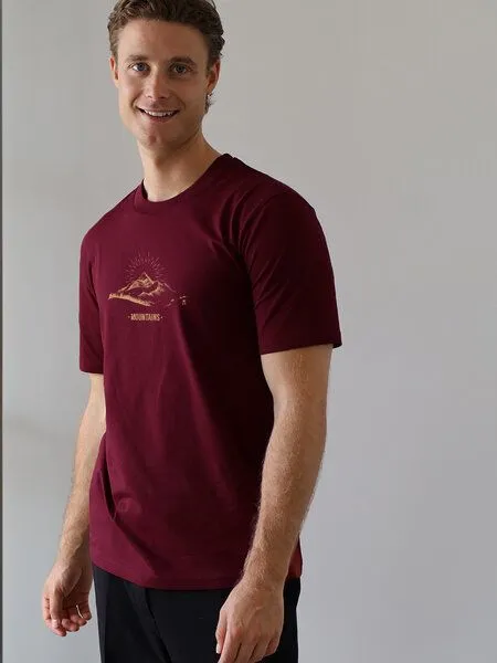Kultgut Kultgut Artdesign- Biofair Shirt / Hand Drawn Mountains, Dunkelrot, – Produktbild 3 von 4