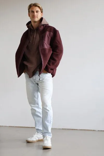 Kultgut Kultgut PRE-Order- New Recycling Generation - Kuschelige Sherpa Fleecejacke / With Love, Dunkelrot, – Produktbild 2 von 4