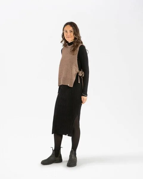 MATONA Matona Strickpullunder mit Bindedetail für Frauen aus Bio-Baumwolle und Lammwolle / Apron Vest, Sepia, – Produktbild 3 von 4