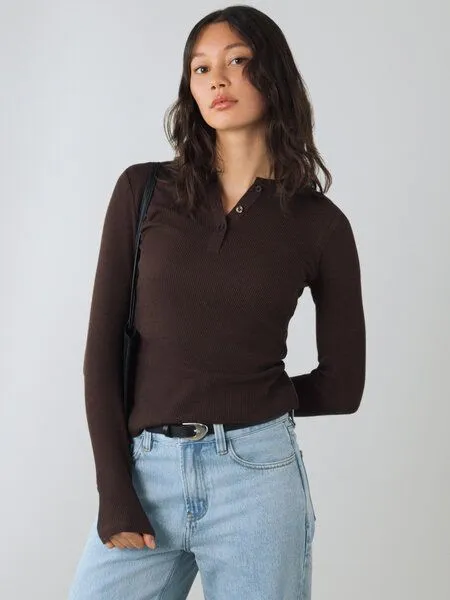 Honest Basics Honest Basics Damen Henley Langarmshirt aus Bio- und recycelter Baumwolle, Bear, – Produktbild 1 von 4