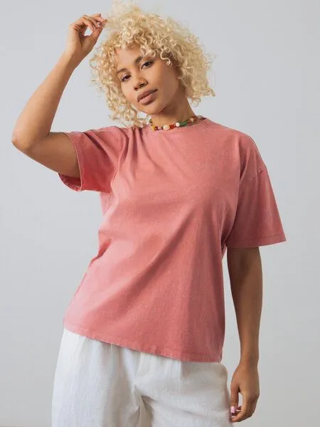 Honest Basics Honest Basics Damen Oversized T-Shirt aus Bio- und recycelter Baumwolle, Koralle, – Produktbild 2 von 4