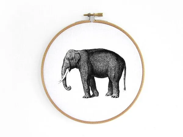 renna deluxe renna deluxe Elefant im Stickrahmen – Produktbild 1 von 2