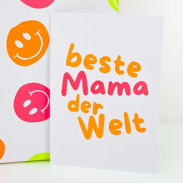 Bow & Hummingbird Bow & Hummingbird Postkarte "beste Mama der Welt" aus Recyclingpapier – Produktbild 2 von 2