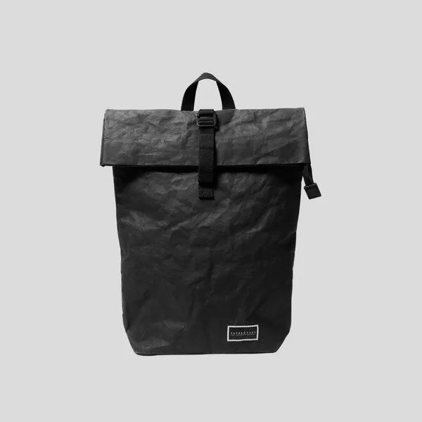 Paper & Sons Paper & Sons Großer Rolltop Rucksack aus Kraftpapier Pine, schwarz, Damen & Herren, 16 Zoll Laptopfach, 22-28 l, vegan, wasserabweisend – Produktbild 1 von 3