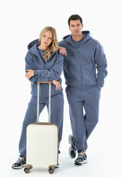ORGANICATION ORGANICATION JENNA | Essentials Travel Unisex Full Zip-Hoodie aus Bio-Baumwolle und recyceltem Polyester, Soft indigo, – Produktbild 1 von 4