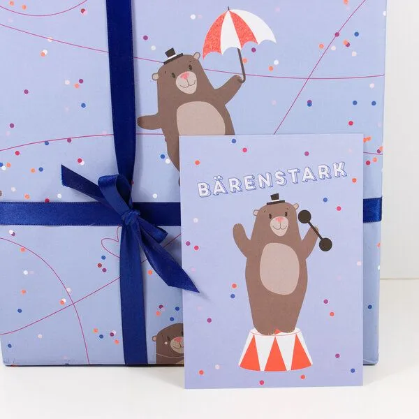 Bow & Hummingbird Bow & Hummingbird Postkarte Bärenstark – Produktbild 2 von 3
