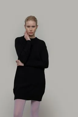 Rifò - Circular Fashion Made in Italy Rifò - Circular Fashion Made in Italy Strickkleid aus recycelter Kaschmirwolle Modell: Selvaggia – Produktbild 1 von 1