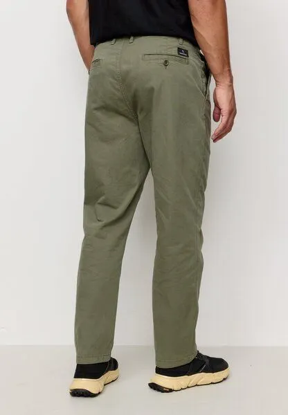recolution Herren Chino mit Bundfalte aus Bio-Baumwoll Mix - OAK - recolution, Dark olive (grün), – Produktbild 2 von 4