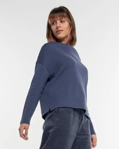 Alma & Lovis Alma & Lovis Sweater mit Wasserfall-Ausschnitt aus Organic Cotton | Gentle Cascade, Crown blue (blau), – Produktbild 4 von 4