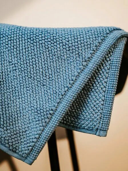 Pamukia Pamukia Badematte 50 × 80 cm aus GOTS-zertifizierter Bio-Baumwolle – Essence, Blau, – Produktbild 4 von 5