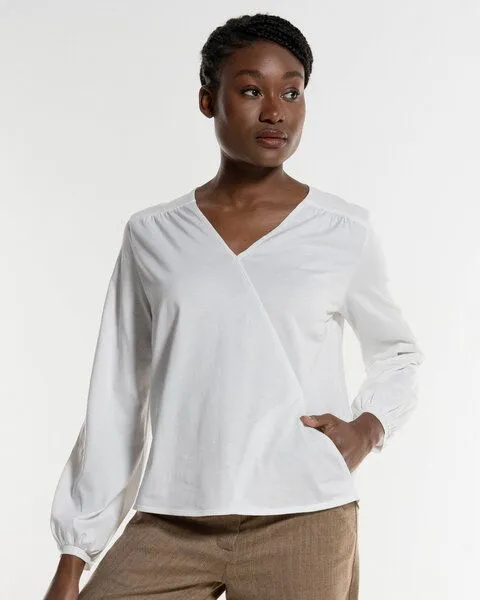 Alma & Lovis Alma & Lovis Feminine Bluse im Wickel-Look aus extra feiner Bio-Baumwolle | Wickelbluse, White (weiß), – Produktbild 4 von 4