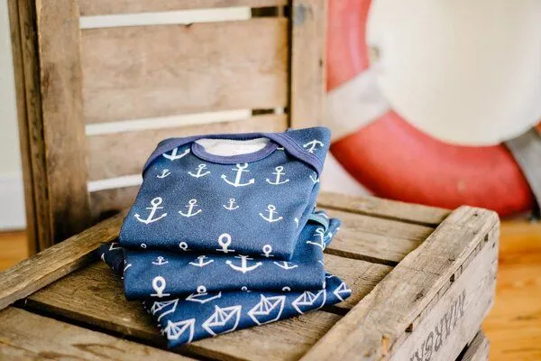 Holy Water Holy Water Langarmshirt Papierboot dunkelblaue Paspel – Produktbild 4 von 4