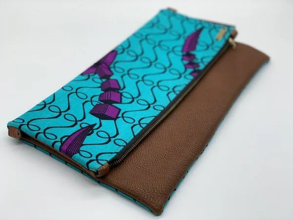 ONE OF EACH ONE OF EACH Clutch "Nigeria" Handtasche aus Leder und Baumwollstoff mit afrikanischem Print – Produktbild 2 von 4