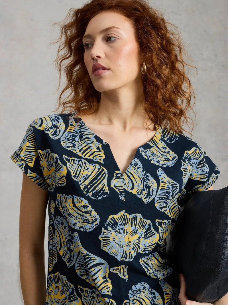 White Stuff T-Shirt Nelly mit Keilausschnitt - 40, Marine print, – Produktbild 1 von 4