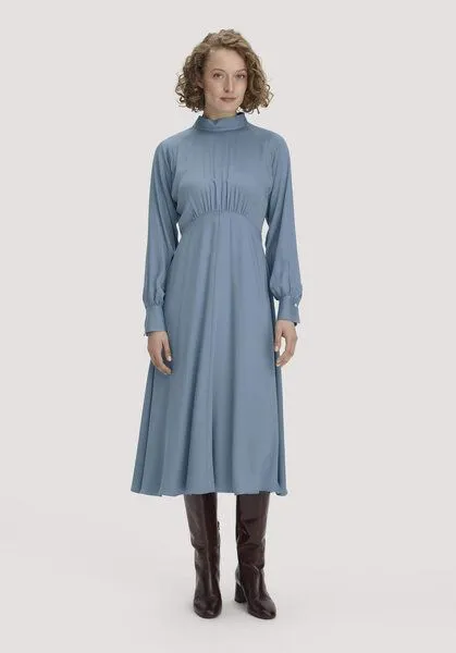hessnatur hessnatur Kleid Midi tailliert aus LENZING ECOVERO Viskose, Kristallblau, – Produktbild 1 von 4