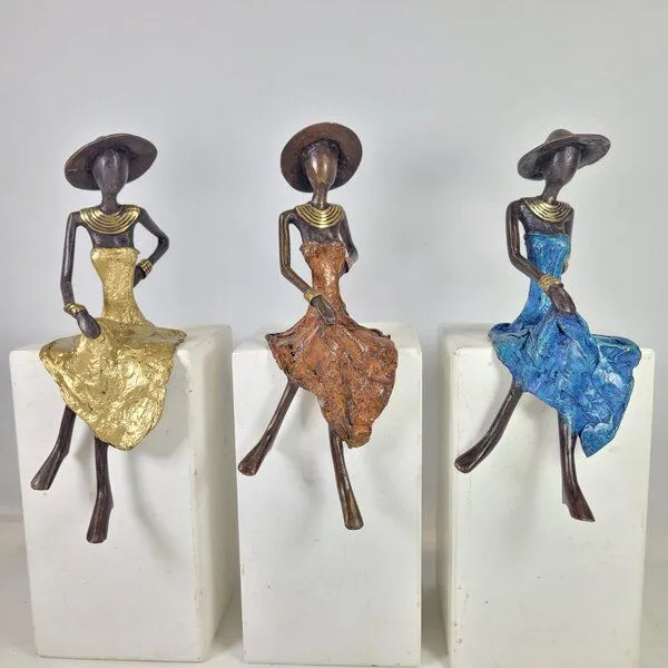 Moogoo Creative Africa Moogoo Creative Africa Bronze-Skulptur "Femme assise avec chapeau" by Soré, Türkis, – Produktbild 3 von 3