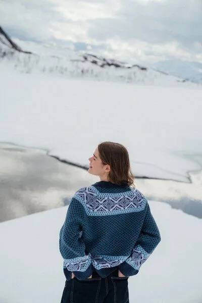 Kopyto Kopyto DACHS RWS – Damen-Wollpullover mit Beskiden-Muster, Denimblau-weiss, – Produktbild 1 von 4