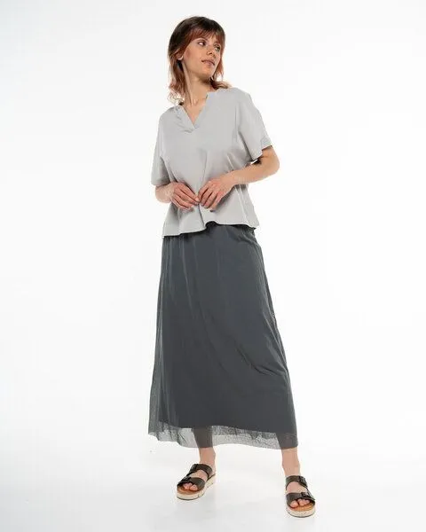 Alma & Lovis Alma & Lovis Edles Blusenshirt aus fließendem EcoVero | V-Neck Blouse, Opal (silber-grau), – Produktbild 2 von 4