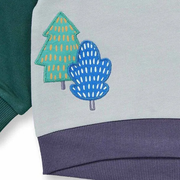Sense Organics Sense Organics Baby Sweatshirt mit Bären-Motiv, Modell BUDA, Bären-druck auf grau / ärmel in tannengrün, – Produktbild 4 von 4
