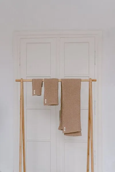 gust. gust. Waffelhandtuch - Gesichtshandtuch aus Leinen und Bio-Baumwolle - 30x40 cm, Cocoa (braun), – Produktbild 2 von 4