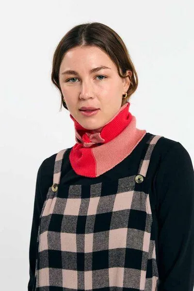 Suite 13 Lab Suite 13 Lab Alma Baumwoll-Schal, Rosa-rot, – Produktbild 3 von 3
