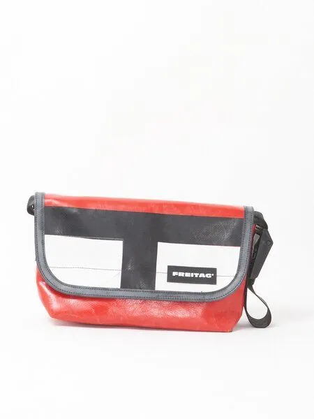 Freitag Freitag F41 Hawaii Five-O - red white black (000004289579) – Produktbild 1 von 3