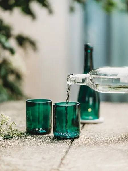 MaBe MaBe Nachhaltiges Trinkglas 1 Stk - handgefertigt aus leergetrunkenen Weinflaschen - 250ml, Petrol, – Produktbild 2 von 4