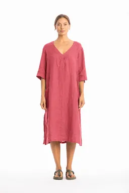 RAVENS VIEW IBIZA RAVENS VIEW IBIZA Damen vegan Kleid Isola In Lehmrot – Produktbild 1 von 1