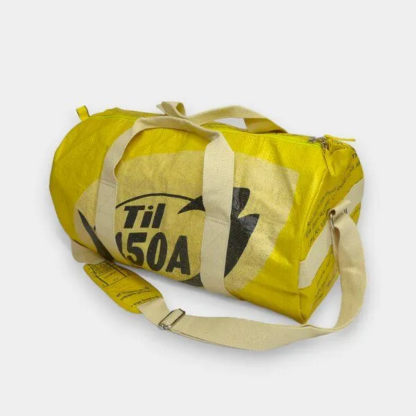 REFISHED fair fashion REFISHED fair fashion Tasche 'SPORTY BAG' - upcycelte Fischfuttersäcke, #fish gelb-til, – Produktbild 1 von 4