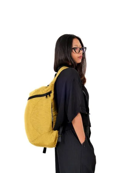 Ticket to the Moon Ticket to the Moon Ultraleicht Rucksack "Backpack Plus" (25l) aus upcyceltem Nylon, Gold, – Produktbild 2 von 4
