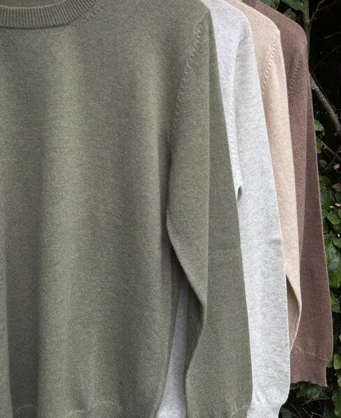 Wooliie Wooliie Handgefertigter 100% Kaschmirpullover – pflanzlich gefärbt, Unisex, Schwarz, – Produktbild 1 von 3