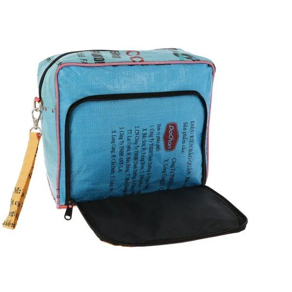 MoreThanHip MoreThanHip XL Kulturtasche (6,5 Liter) aus recycelten Fischfutterbeuteln - Lexi, Blau/gelb, – Produktbild 3 von 4
