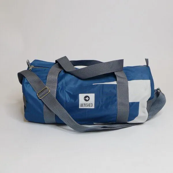 REFISHED fair fashion REFISHED fair fashion Tasche 'SPORTY BAG' - upcycelte Fahnen, Sherman (blau), – Produktbild 1 von 2