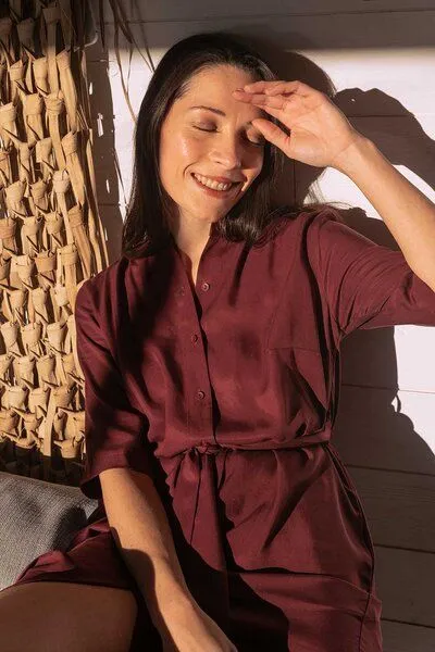 WiDDA berlin WiDDA berlin Hemdblusenkleid BAYA bordo aus TENCEL – Produktbild 4 von 4